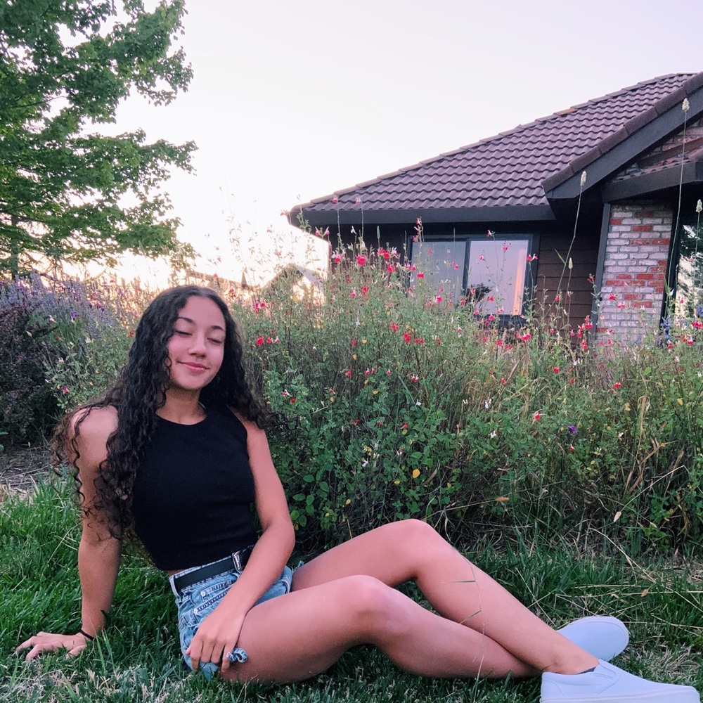 Meet your Posher, Rebeca